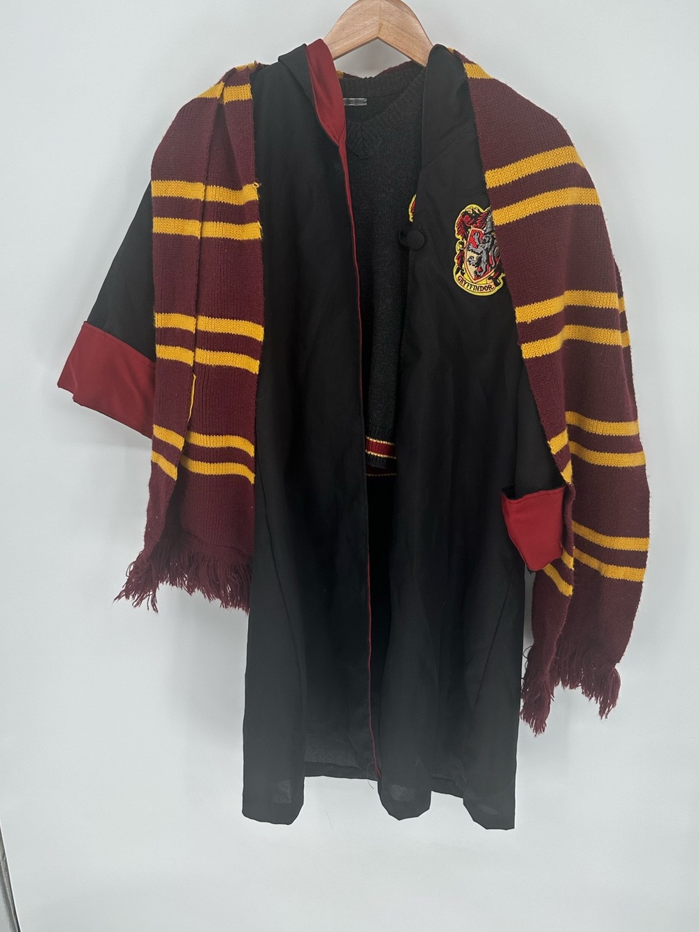 Harry Potter Gryffindor Kids XS Costume Robe with Striped Scarf sweater